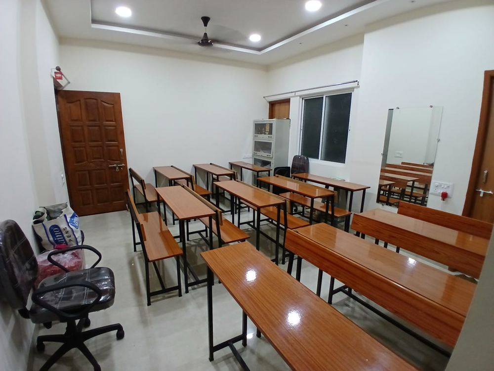 Smart Kids Study Circle classroom with benches, Manish Nagar Nagpur
